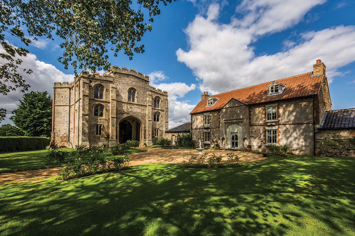 5 Reasons Why Pentney Abbey is the Perfect Wedding Venue in Norfolk